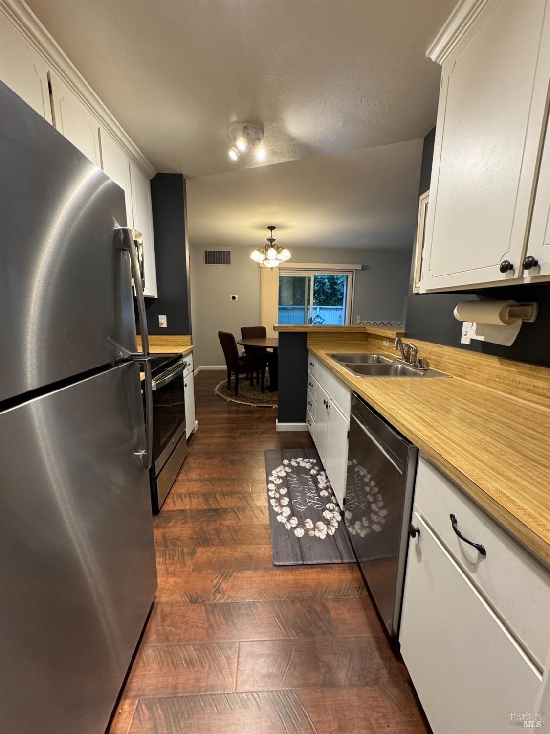 Detail Gallery Image 21 of 65 For 58 Scottsdale Way, Novato,  CA 94945 - 2 Beds | 1/1 Baths