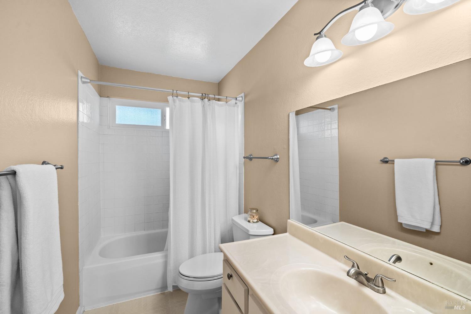 Detail Gallery Image 19 of 27 For 5032 Country Club Dr, Rohnert Park,  CA 94928 - 2 Beds | 1/1 Baths