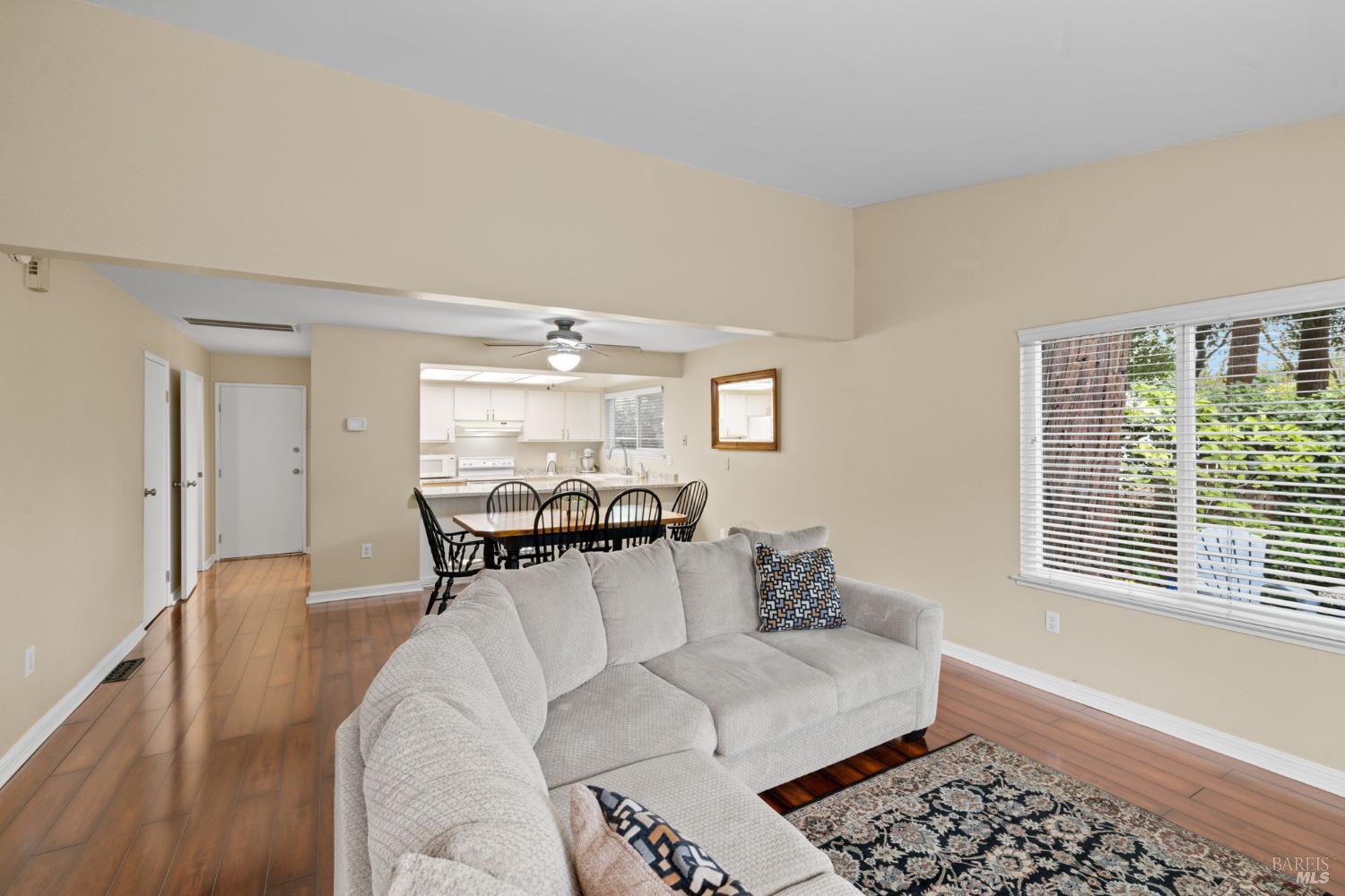 Detail Gallery Image 15 of 27 For 5032 Country Club Dr, Rohnert Park,  CA 94928 - 2 Beds | 1/1 Baths