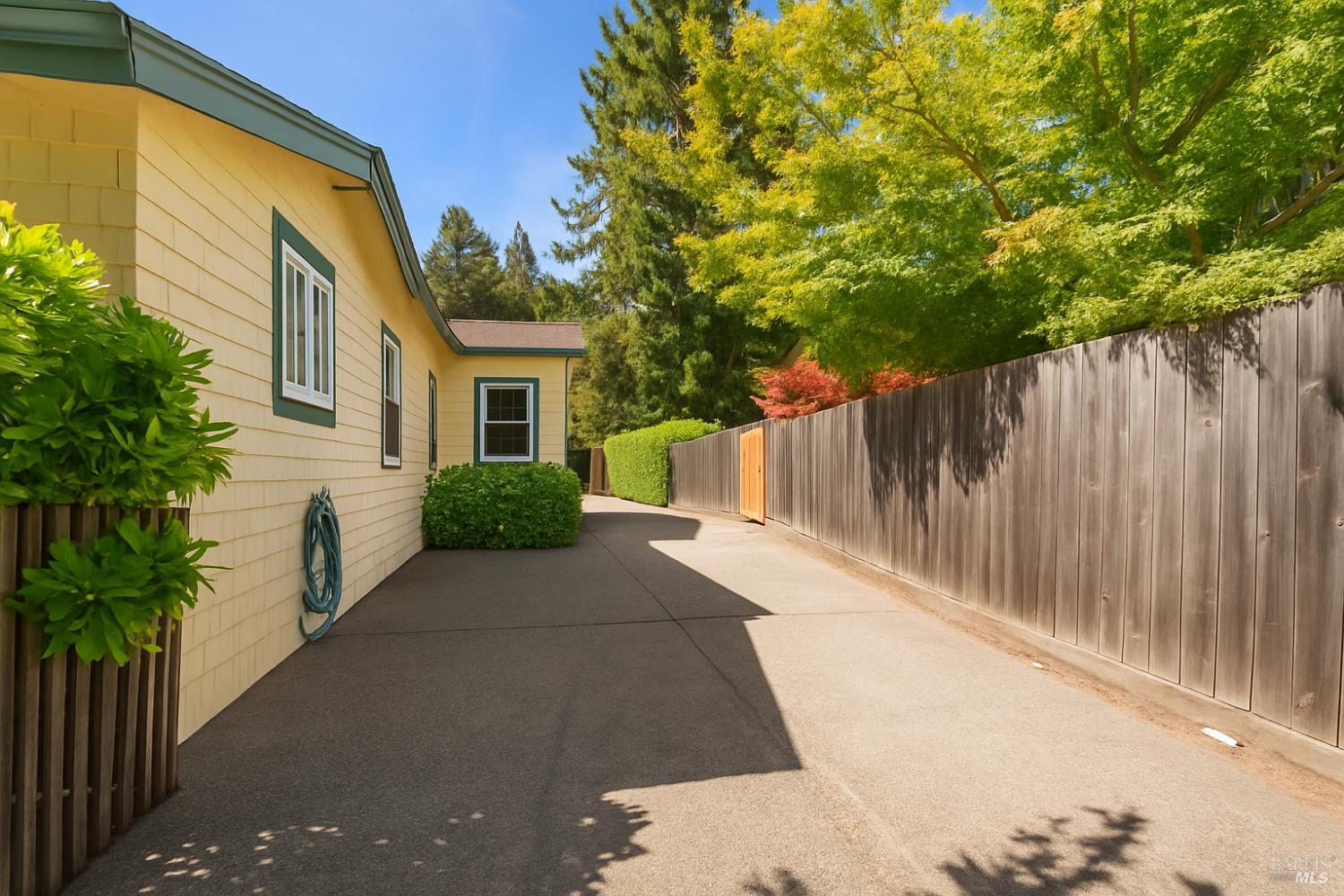 Detail Gallery Image 29 of 41 For 95 Florence Ave, San Anselmo,  CA 94960 - 4 Beds | 3/1 Baths