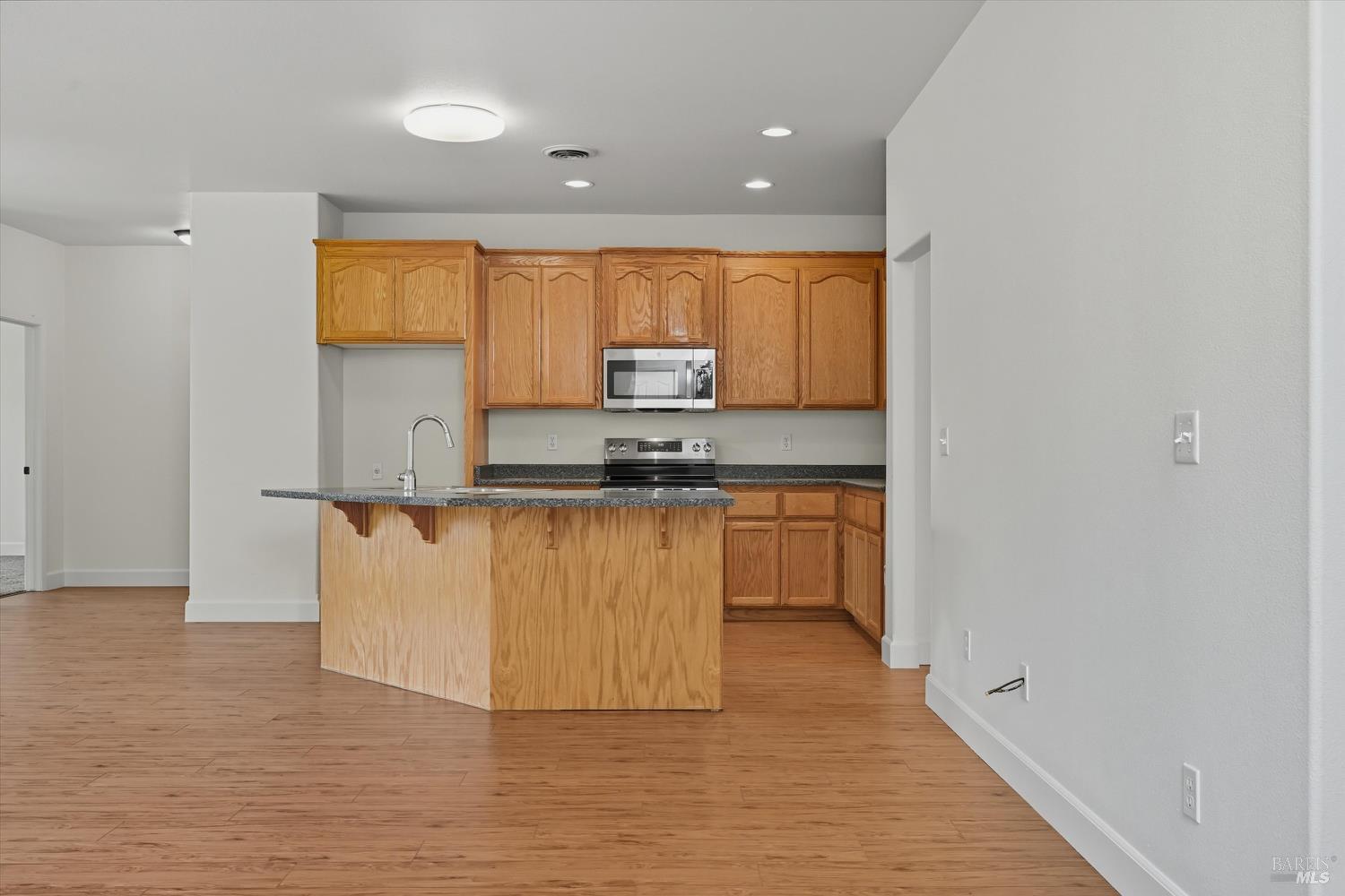 Detail Gallery Image 8 of 32 For 18231 Deer Hollow Rd, Hidden Valley Lake,  CA 95467 - 3 Beds | 2 Baths