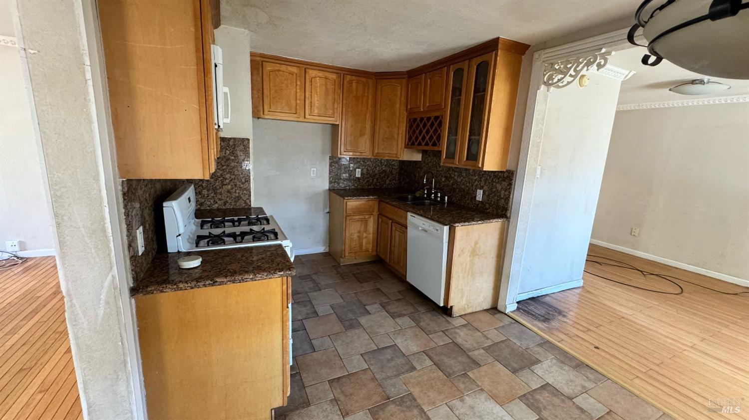 Detail Gallery Image 5 of 14 For 1046 Maple Ave, Vallejo,  CA 94591 - 2 Beds | 1 Baths