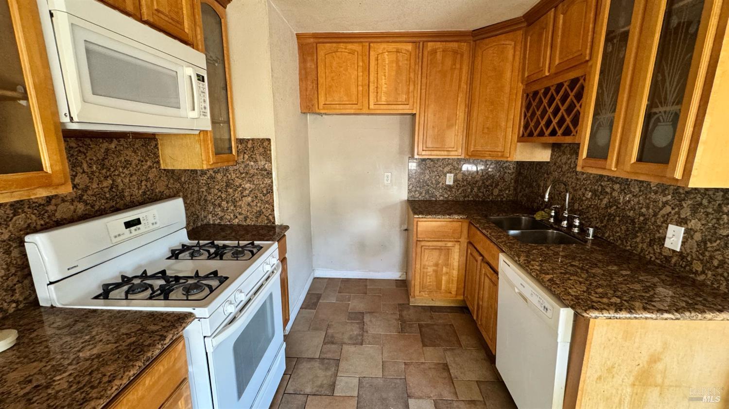 Detail Gallery Image 6 of 14 For 1046 Maple Ave, Vallejo,  CA 94591 - 2 Beds | 1 Baths