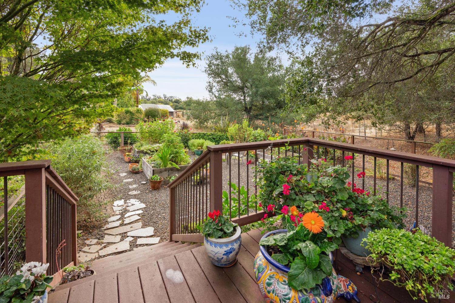 Detail Gallery Image 27 of 63 For 9760 Willow Ave, Cotati,  CA 94931 - 6 Beds | 4 Baths