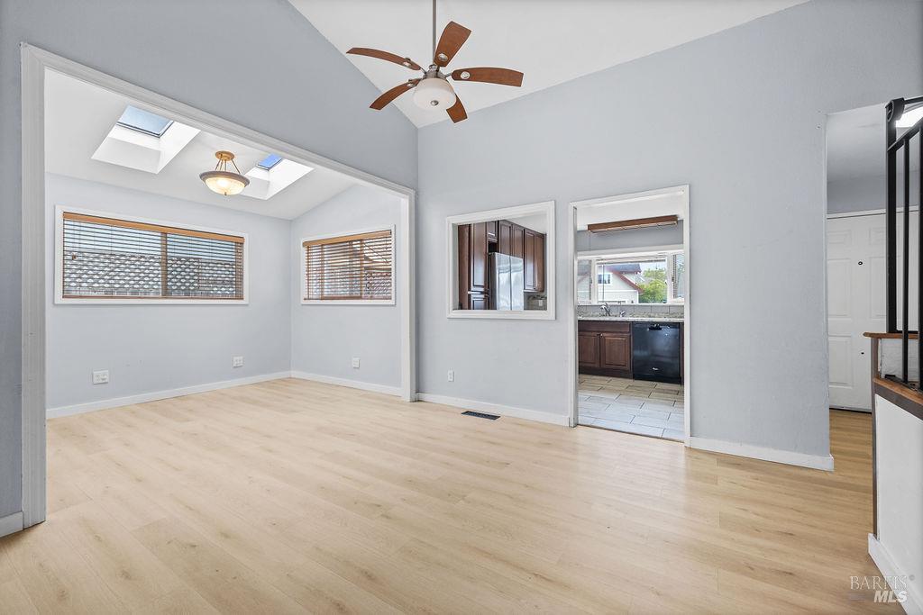 Detail Gallery Image 3 of 30 For 1374 Gaspar Ct, Rohnert Park,  CA 94928 - 3 Beds | 2 Baths