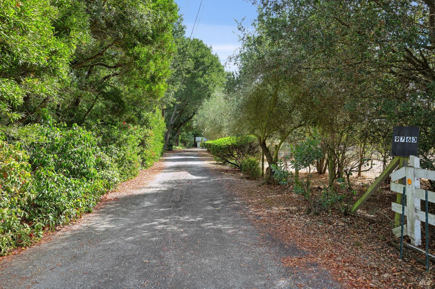 Detail Gallery Image 2 of 63 For 9760 Willow Ave, Cotati,  CA 94931 - 6 Beds | 4 Baths