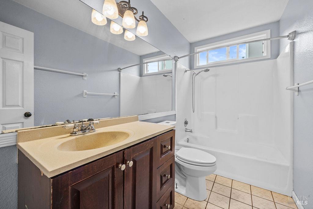Detail Gallery Image 16 of 30 For 1374 Gaspar Ct, Rohnert Park,  CA 94928 - 3 Beds | 2 Baths