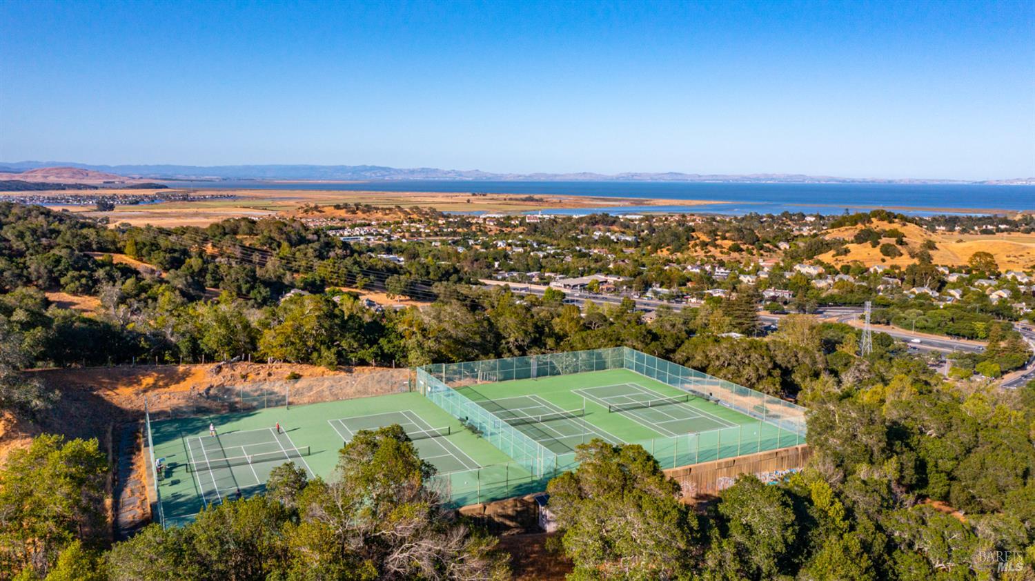 Detail Gallery Image 5 of 40 For 5 Charmaine Ct, Novato,  CA 94949 - 3 Beds | 2/1 Baths