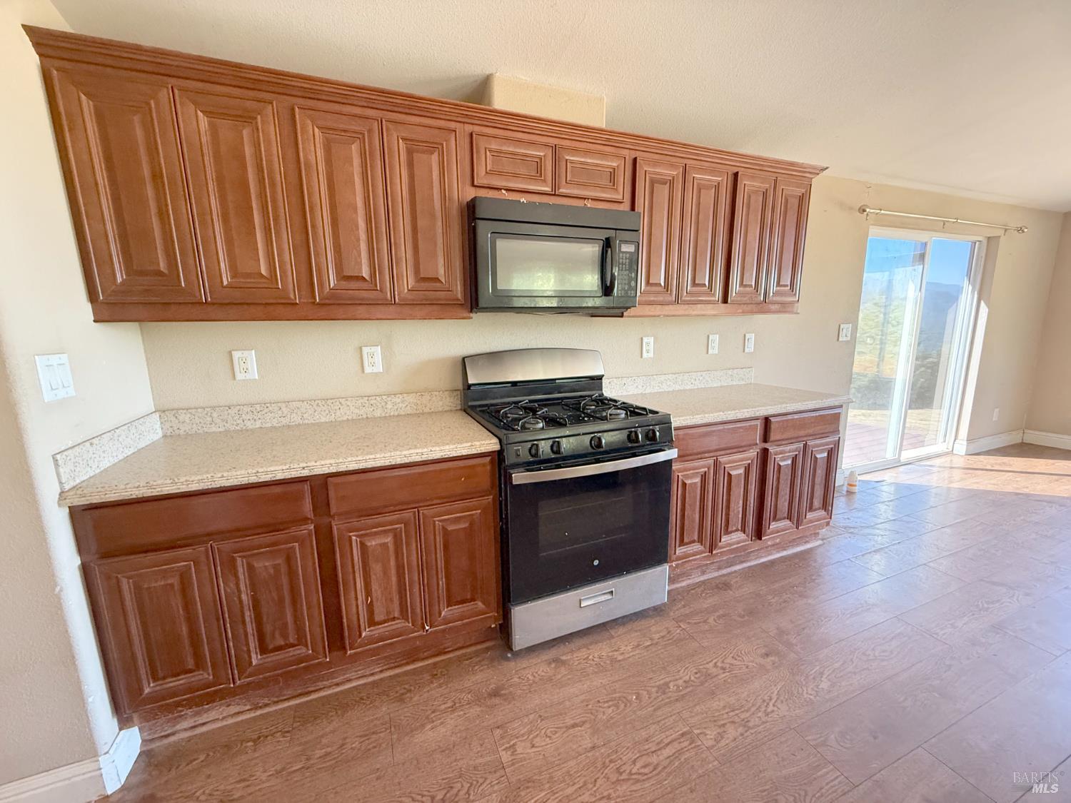 Detail Gallery Image 6 of 26 For 6060 Wilder Ridge Rd, Garberville,  CA 95542 - 2 Beds | 2 Baths