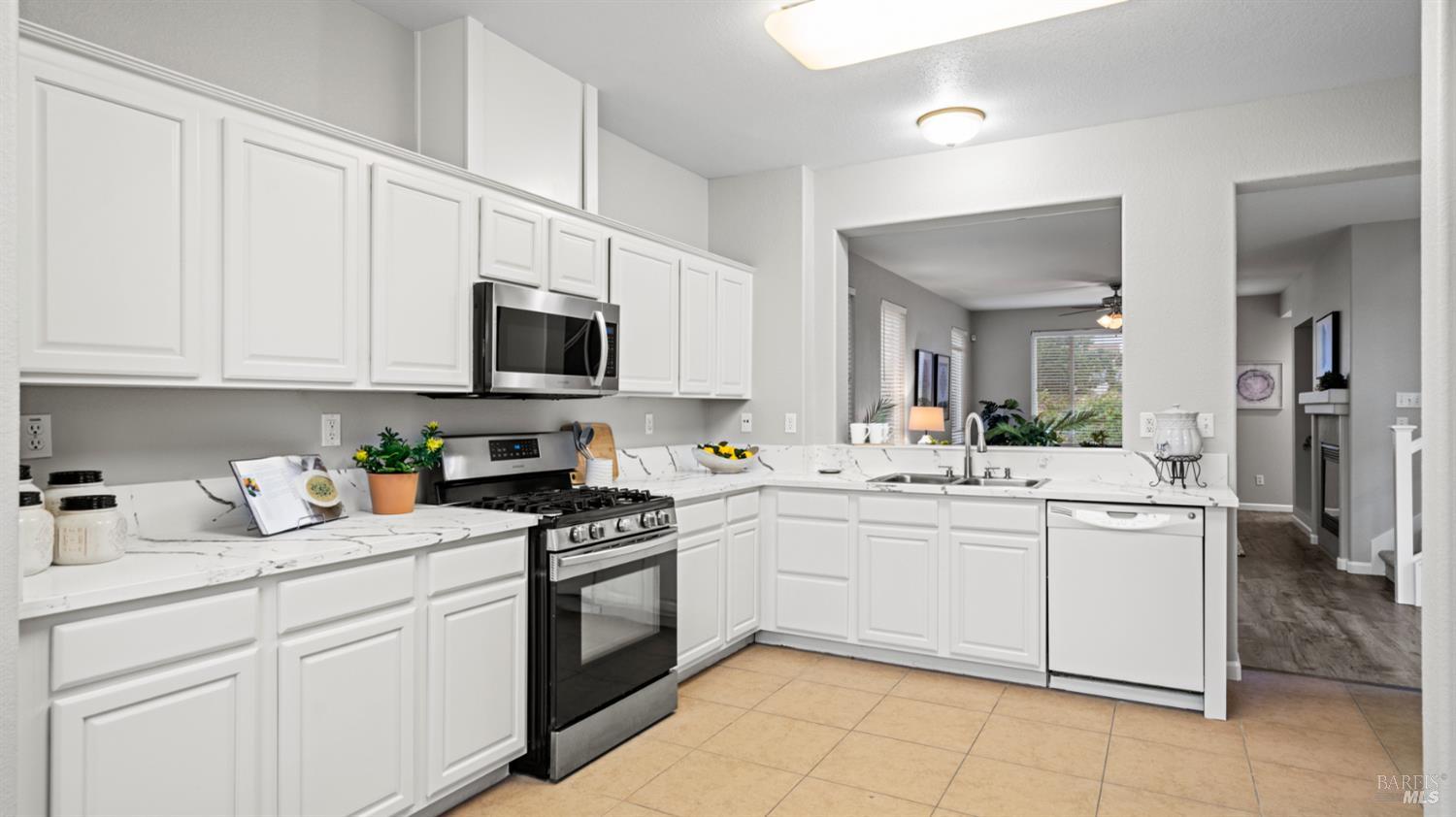 Detail Gallery Image 15 of 38 For 1202 Villaggio Cir, Vacaville,  CA 95688 - 3 Beds | 2/1 Baths