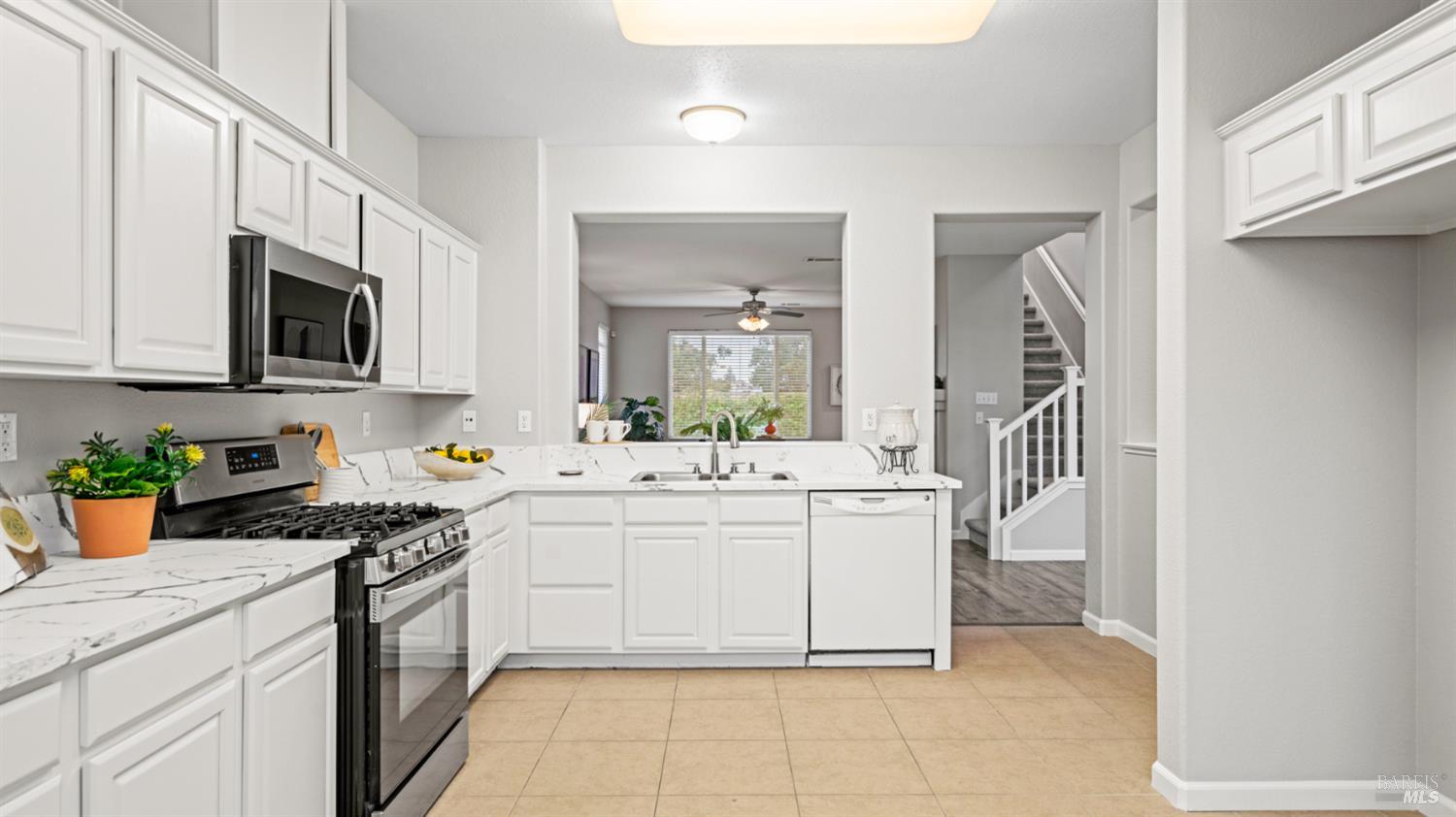 Detail Gallery Image 16 of 38 For 1202 Villaggio Cir, Vacaville,  CA 95688 - 3 Beds | 2/1 Baths