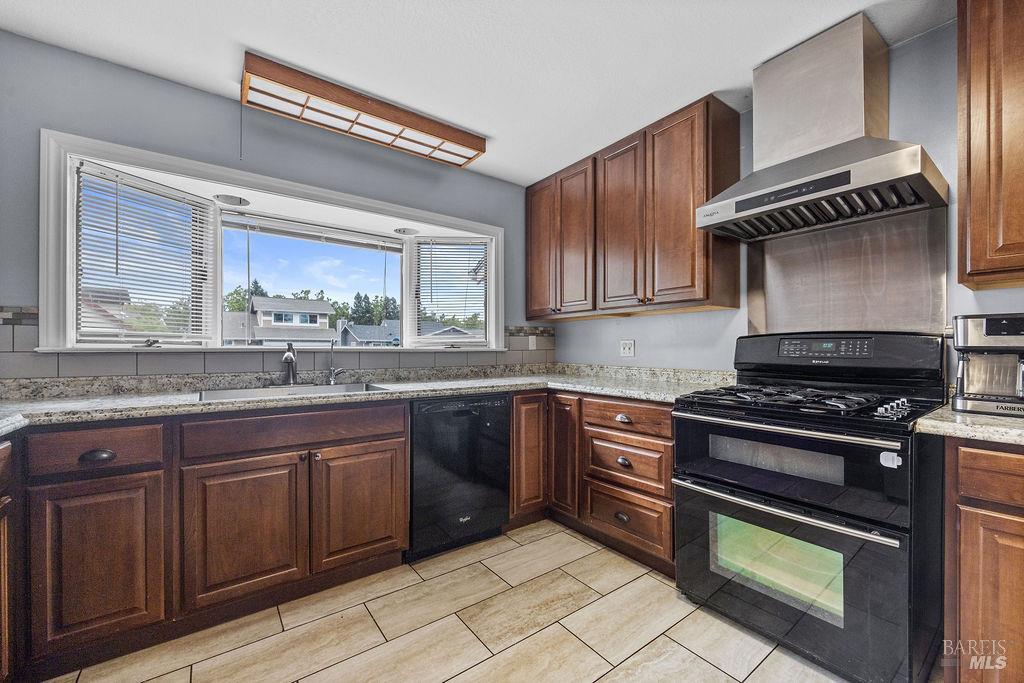 Detail Gallery Image 13 of 30 For 1374 Gaspar Ct, Rohnert Park,  CA 94928 - 3 Beds | 2 Baths