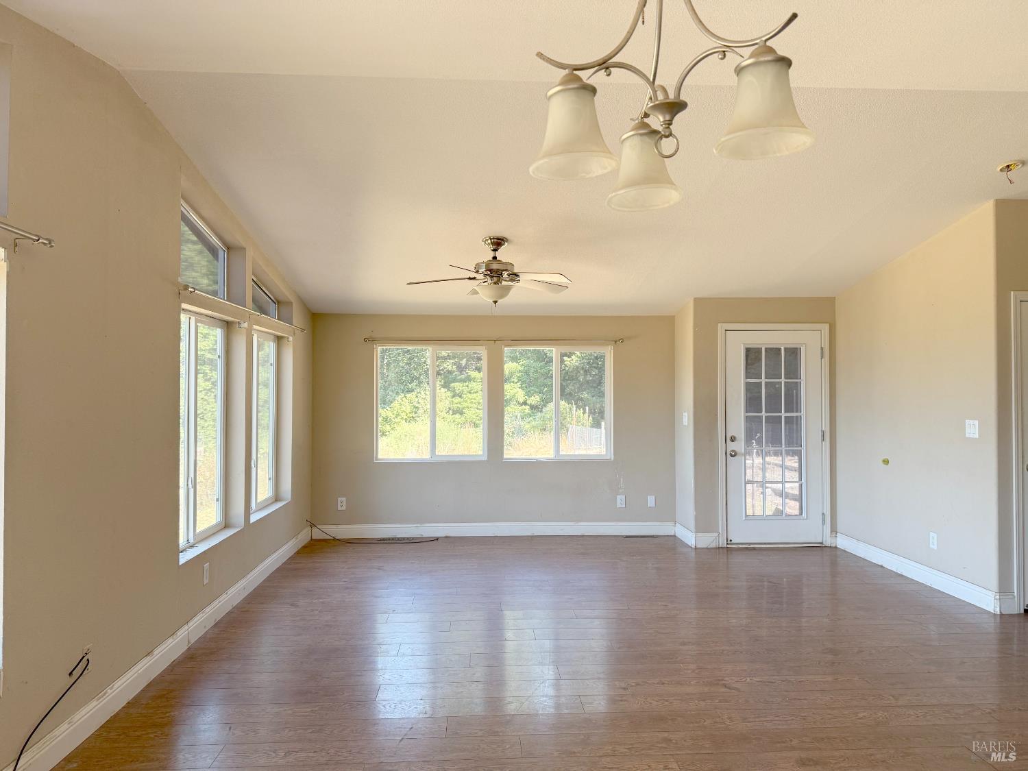 Detail Gallery Image 8 of 26 For 6060 Wilder Ridge Rd, Garberville,  CA 95542 - 2 Beds | 2 Baths