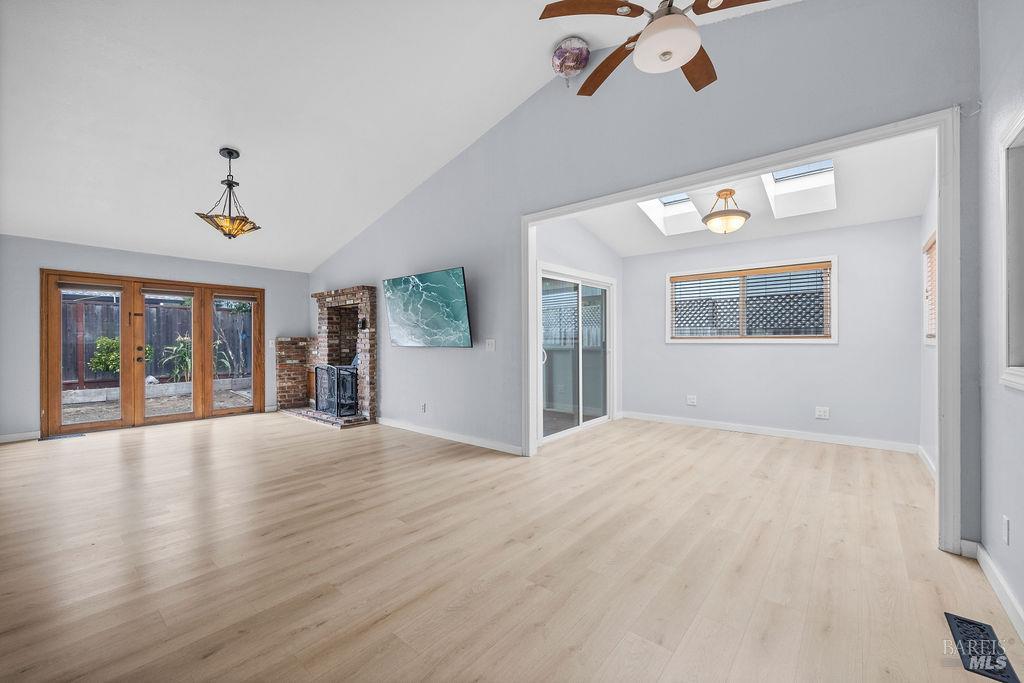 Detail Gallery Image 10 of 30 For 1374 Gaspar Ct, Rohnert Park,  CA 94928 - 3 Beds | 2 Baths