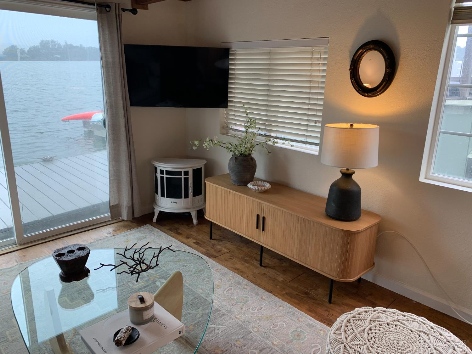 Detail Gallery Image 5 of 12 For 2 Gate 6 1/2 Rd, Sausalito,  CA 94965 - 1 Beds | 1 Baths