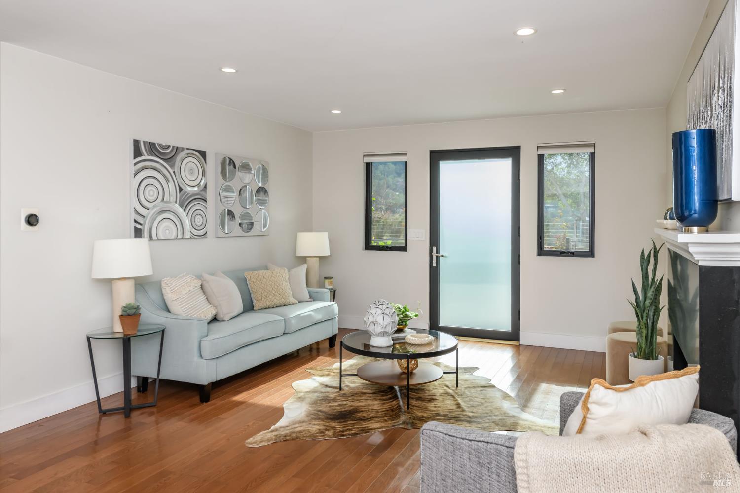 Detail Gallery Image 5 of 21 For 19 Tarrant Ct, San Rafael,  CA 94903 - 3 Beds | 2 Baths