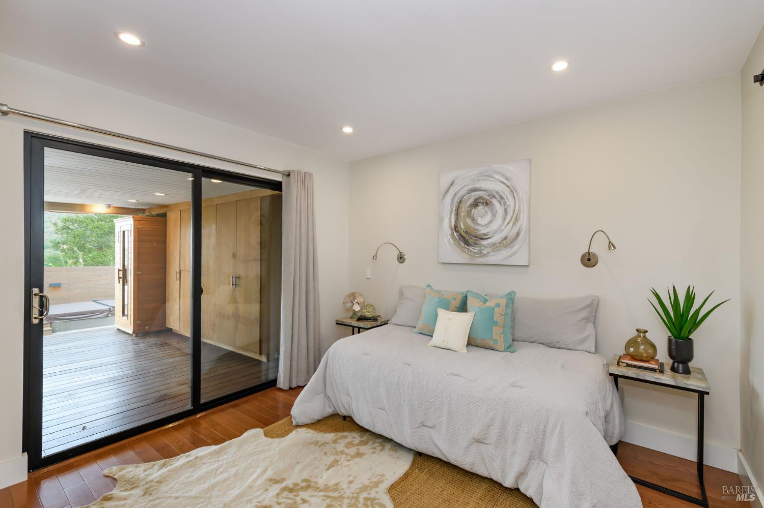 Detail Gallery Image 9 of 21 For 19 Tarrant Ct, San Rafael,  CA 94903 - 3 Beds | 2 Baths