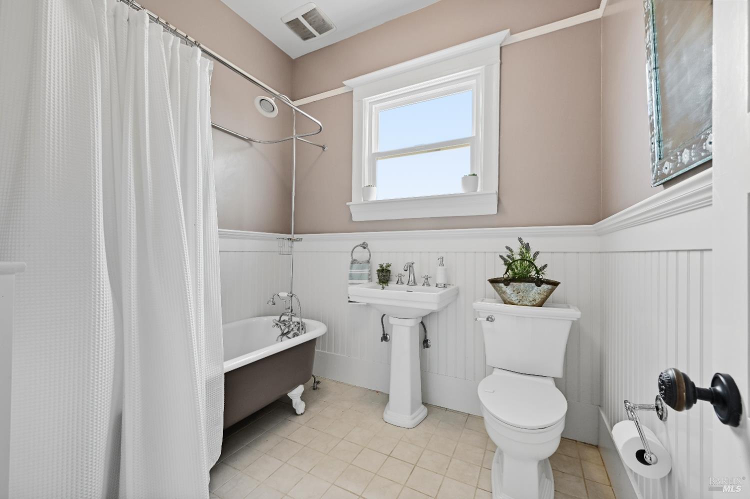 Detail Gallery Image 32 of 65 For 1117 Hearst Ave, Berkeley,  CA 94702 - 3 Beds | 2 Baths