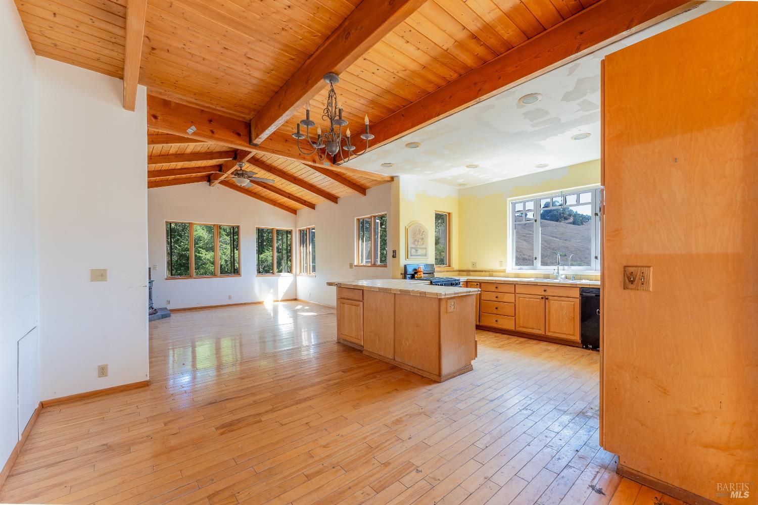 Detail Gallery Image 6 of 34 For 4070 Williams Ranch Rd, Willits,  CA 95490 - 2 Beds | 2 Baths