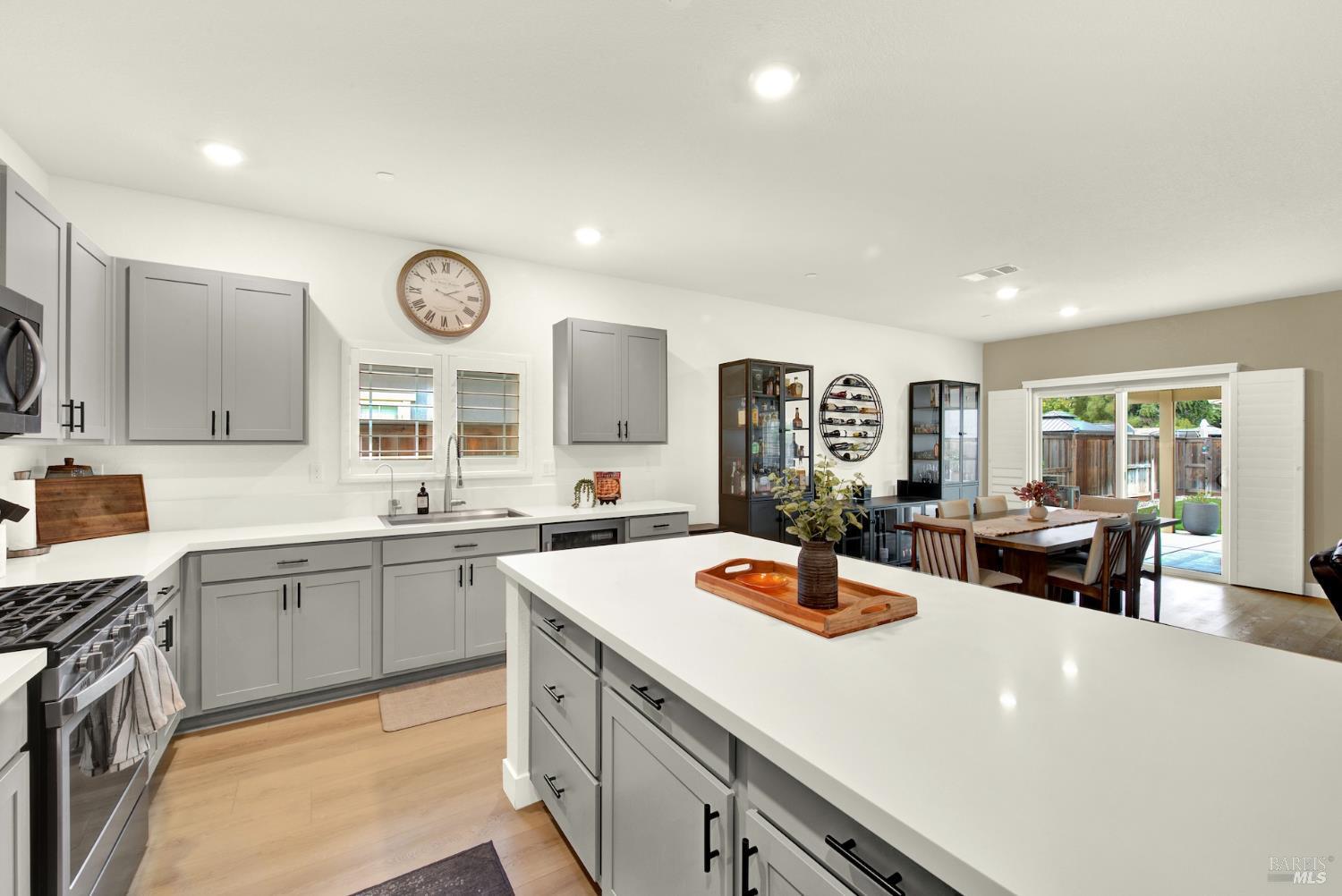 Detail Gallery Image 14 of 54 For 970 Camelia Dr, Dixon,  CA 95620 - 4 Beds | 2 Baths