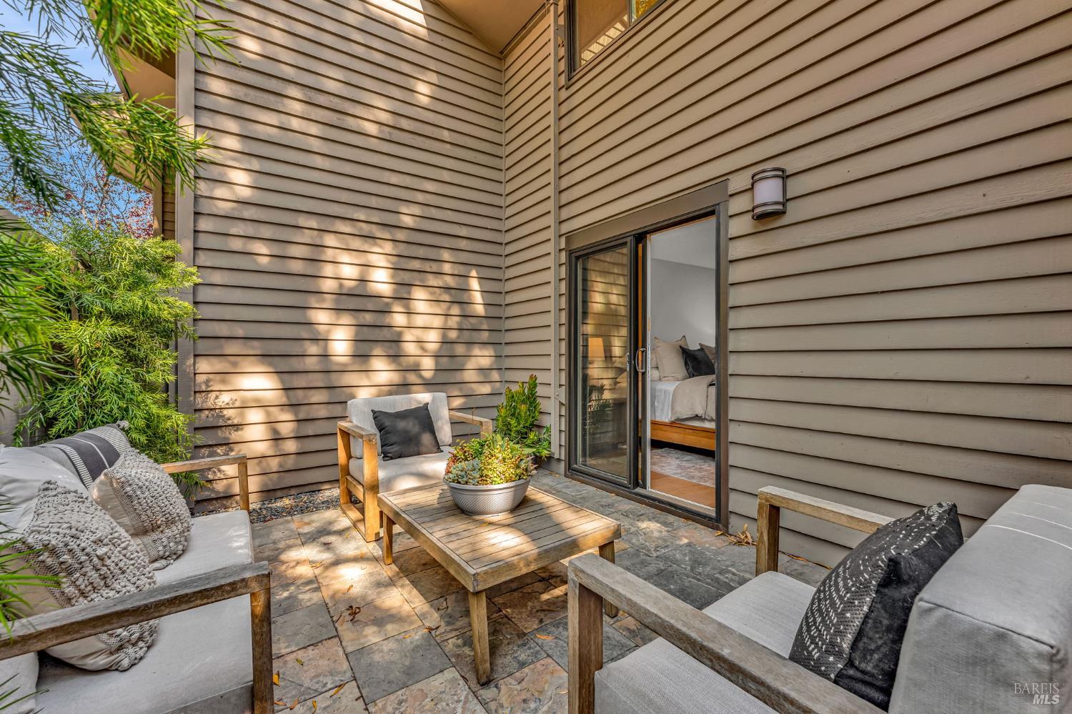 Detail Gallery Image 31 of 47 For 33 Willow Ln, Sausalito,  CA 94965 - 2 Beds | 2 Baths