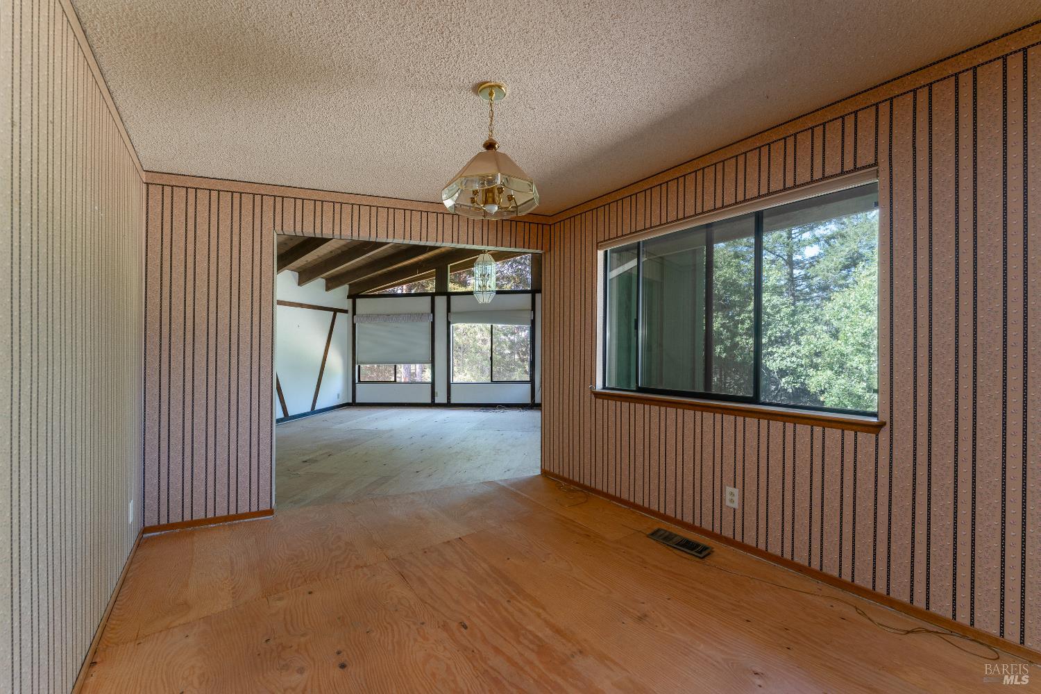 Detail Gallery Image 7 of 56 For 20201 Manzanita Dr, Willits,  CA 95490 - 3 Beds | 2 Baths