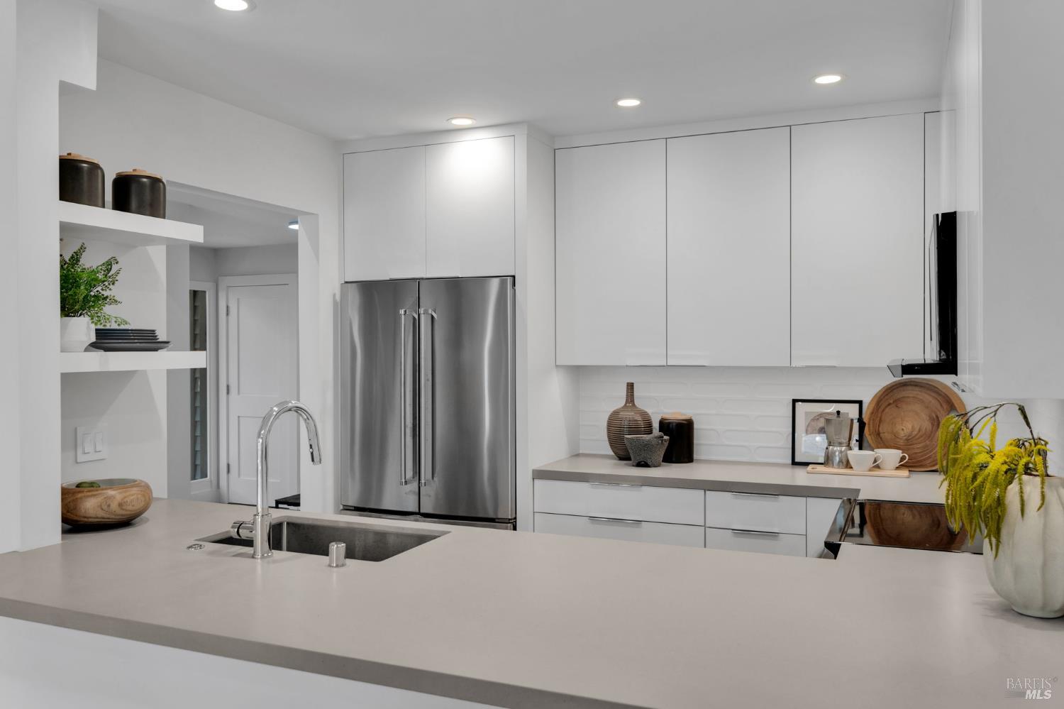 Detail Gallery Image 15 of 47 For 33 Willow Ln, Sausalito,  CA 94965 - 2 Beds | 2 Baths