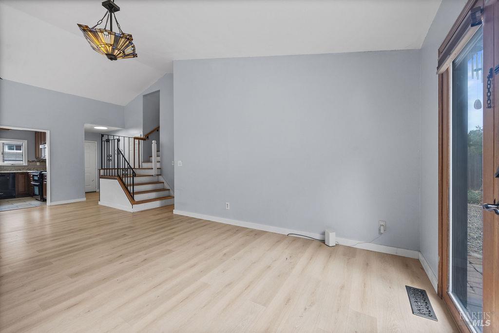 Detail Gallery Image 5 of 30 For 1374 Gaspar Ct, Rohnert Park,  CA 94928 - 3 Beds | 2 Baths