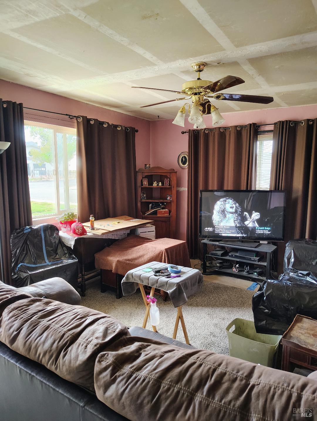 Detail Gallery Image 2 of 18 For 1113 Kellogg St, Suisun City,  CA 94585 - 4 Beds | 2 Baths