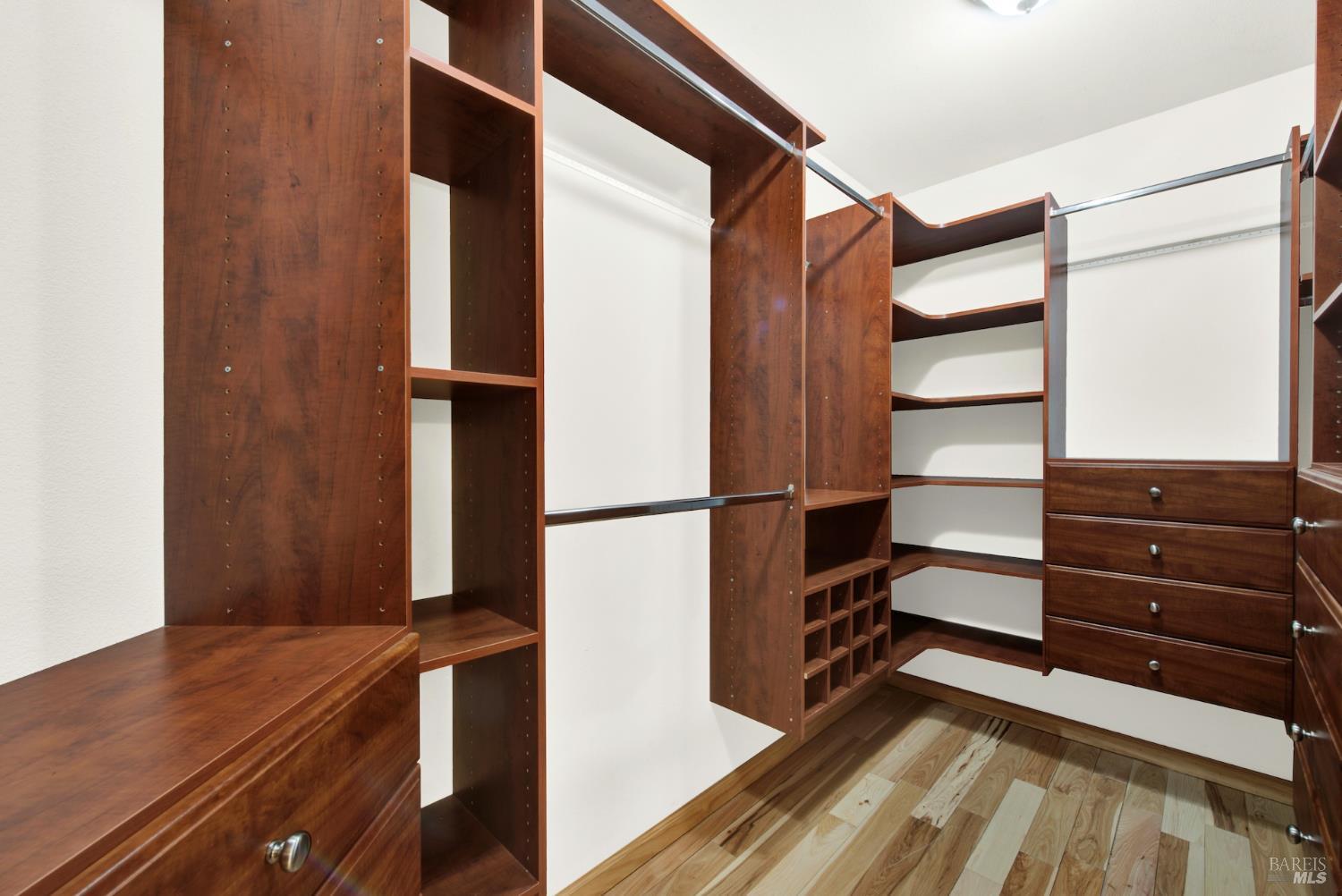 Detail Gallery Image 32 of 74 For 2136 Vineyard Hills Ct, Vacaville,  CA 95688 - 4 Beds | 3 Baths