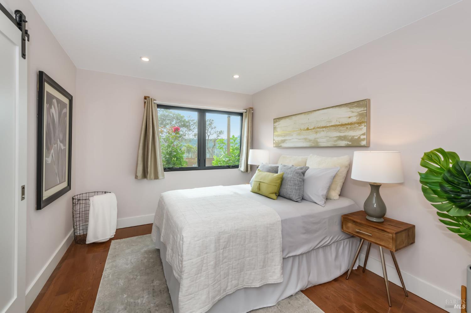 Detail Gallery Image 7 of 21 For 19 Tarrant Ct, San Rafael,  CA 94903 - 3 Beds | 2 Baths