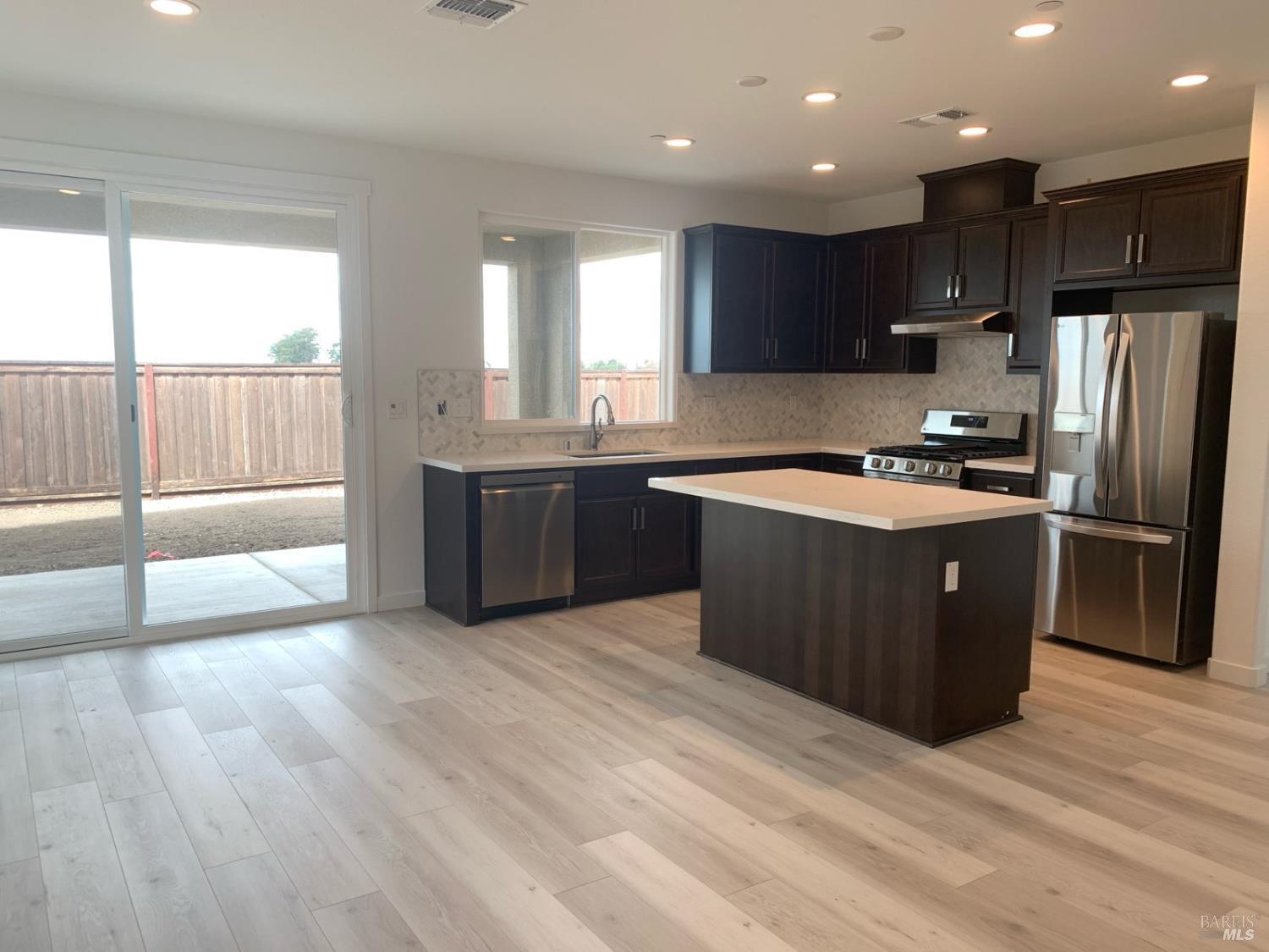 Detail Gallery Image 3 of 20 For 2666 Hopskotch St, Rio Vista,  CA 94571 - 2 Beds | 2 Baths