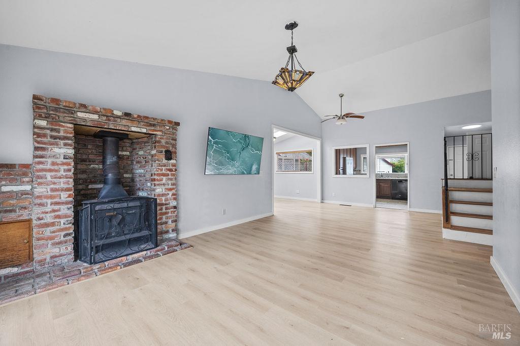 Detail Gallery Image 4 of 30 For 1374 Gaspar Ct, Rohnert Park,  CA 94928 - 3 Beds | 2 Baths