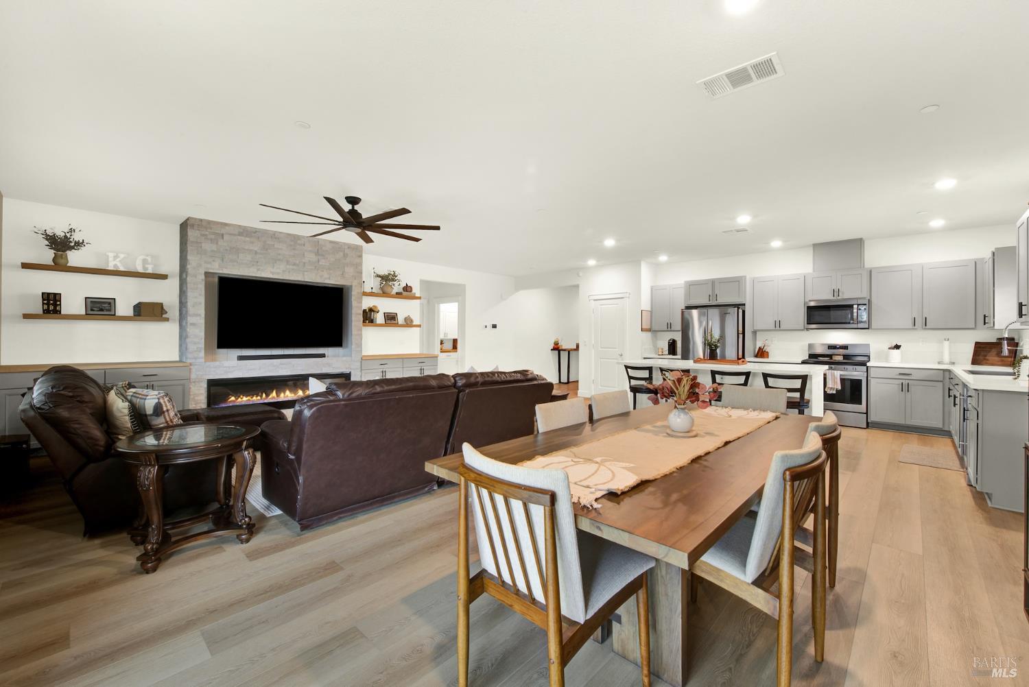 Detail Gallery Image 10 of 54 For 970 Camelia Dr, Dixon,  CA 95620 - 4 Beds | 2 Baths