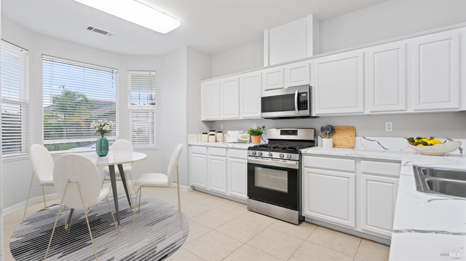 Detail Gallery Image 14 of 38 For 1202 Villaggio Cir, Vacaville,  CA 95688 - 3 Beds | 2/1 Baths