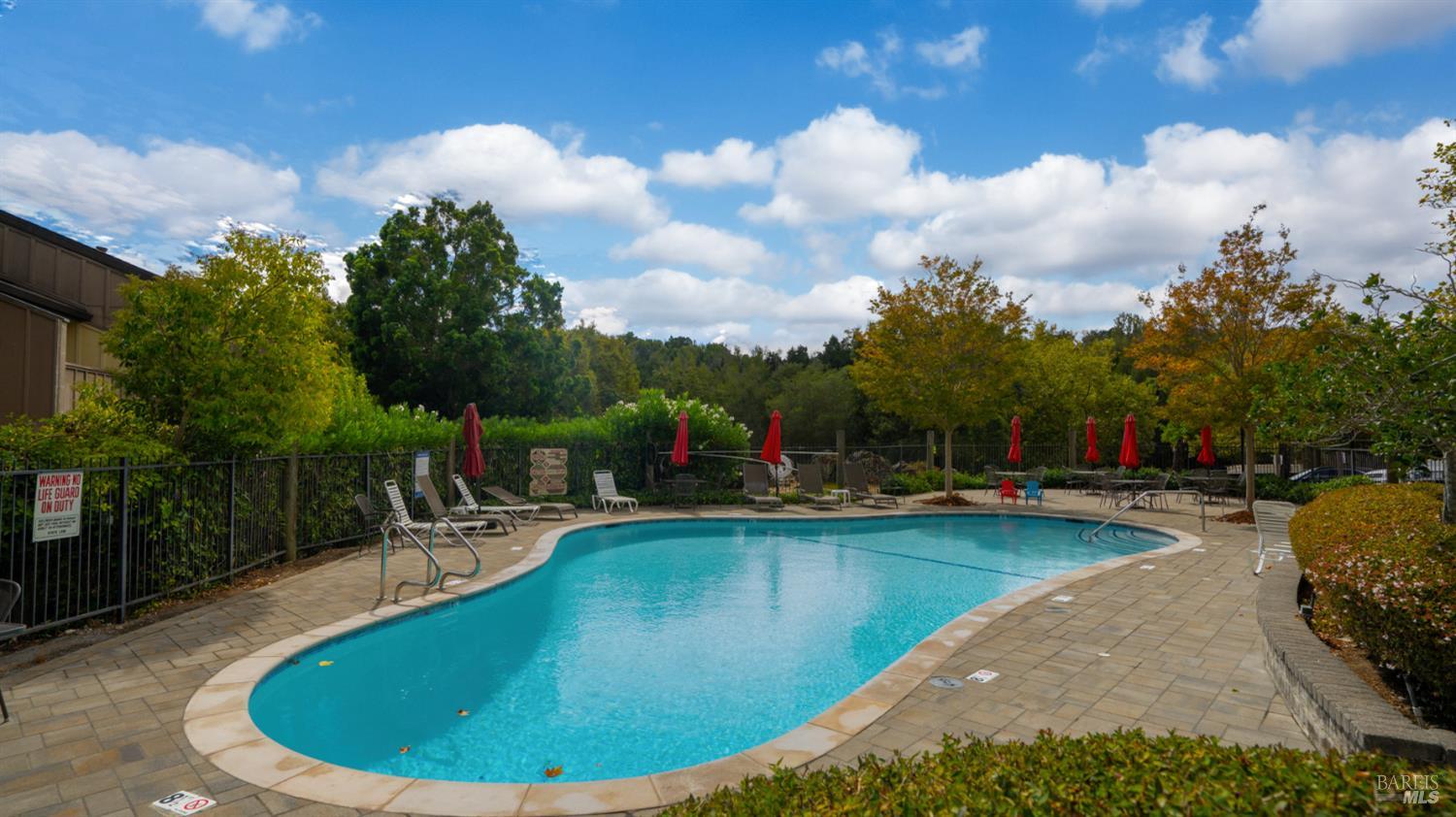 Detail Gallery Image 3 of 40 For 5 Charmaine Ct, Novato,  CA 94949 - 3 Beds | 2/1 Baths