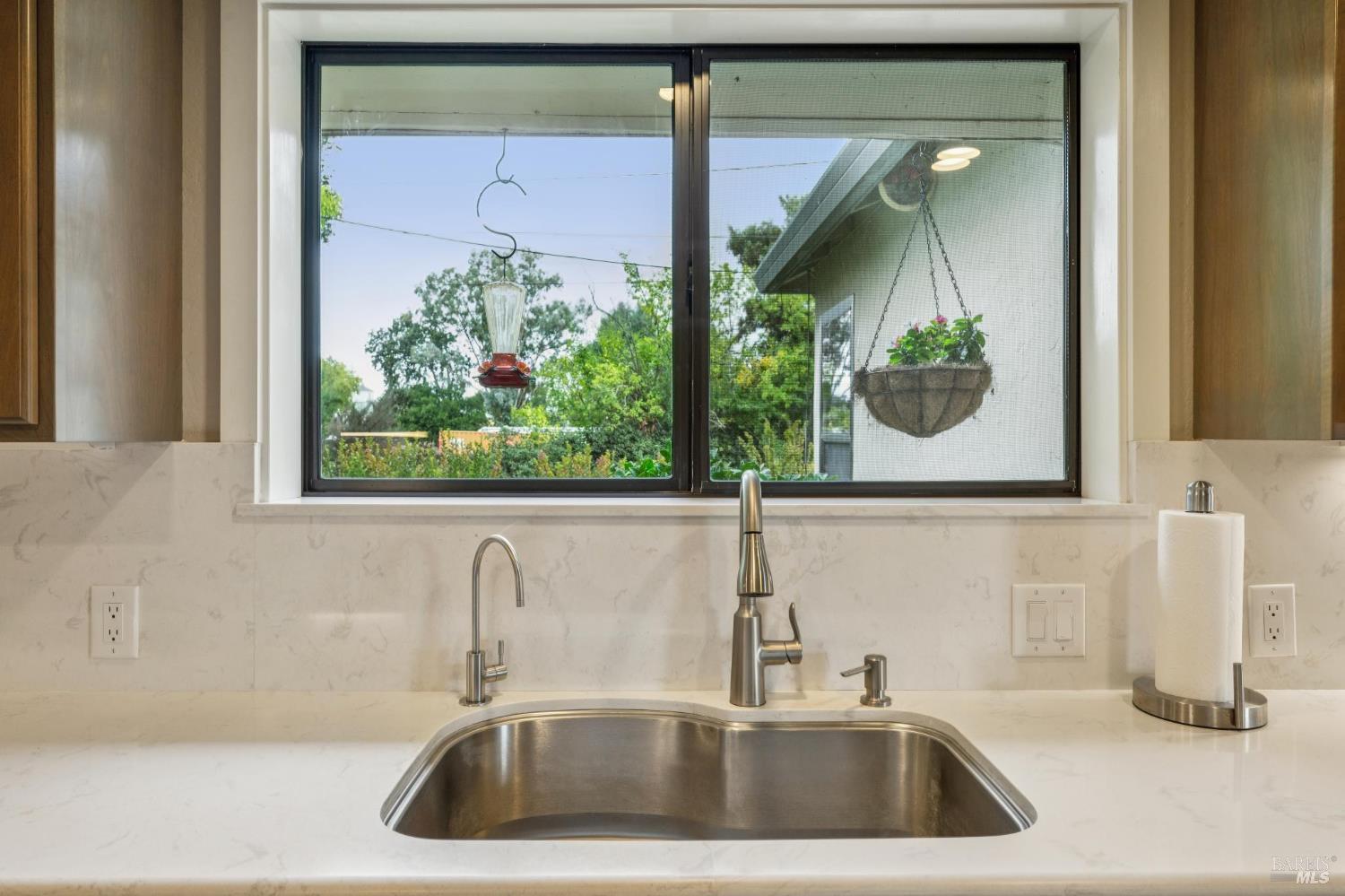 Detail Gallery Image 14 of 63 For 9760 Willow Ave, Cotati,  CA 94931 - 6 Beds | 4 Baths