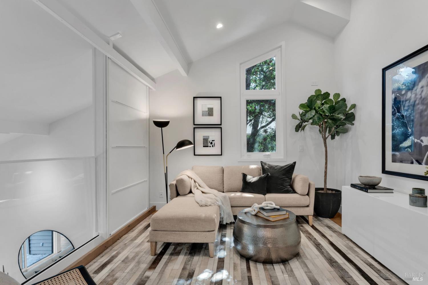 Detail Gallery Image 20 of 47 For 33 Willow Ln, Sausalito,  CA 94965 - 2 Beds | 2 Baths