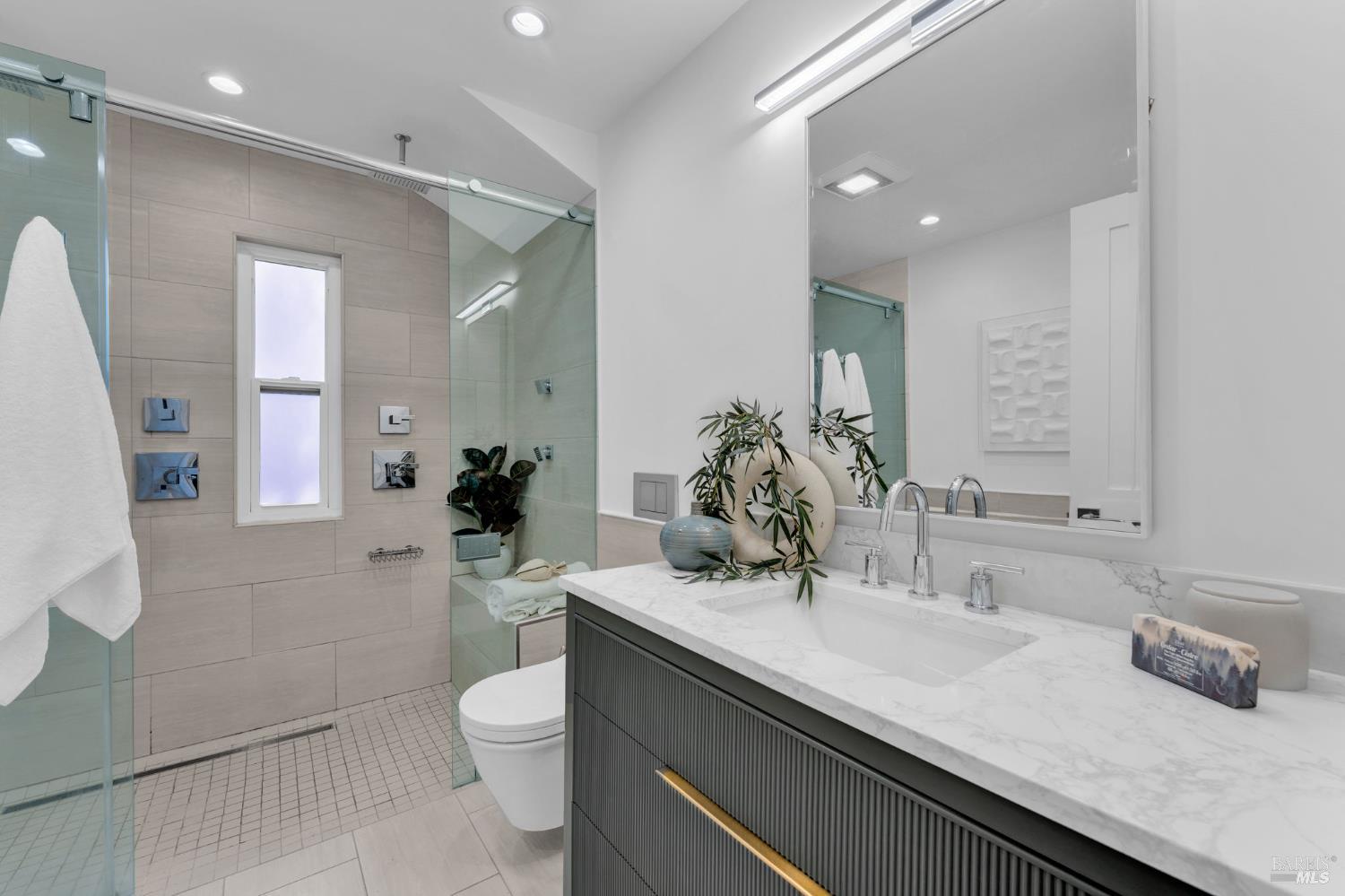 Detail Gallery Image 27 of 47 For 33 Willow Ln, Sausalito,  CA 94965 - 2 Beds | 2 Baths