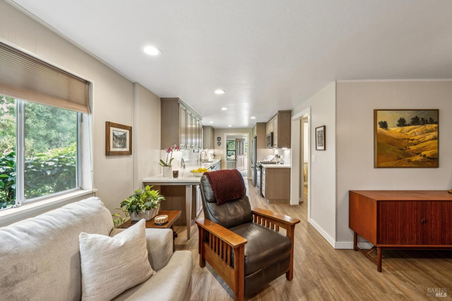 Detail Gallery Image 18 of 63 For 9760 Willow Ave, Cotati,  CA 94931 - 6 Beds | 4 Baths