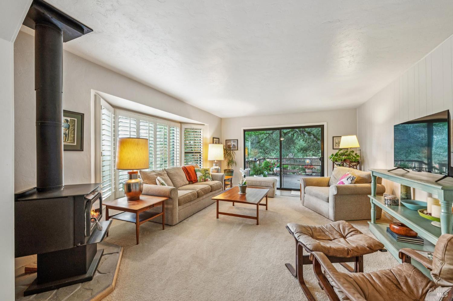 Detail Gallery Image 11 of 63 For 9760 Willow Ave, Cotati,  CA 94931 - 6 Beds | 4 Baths