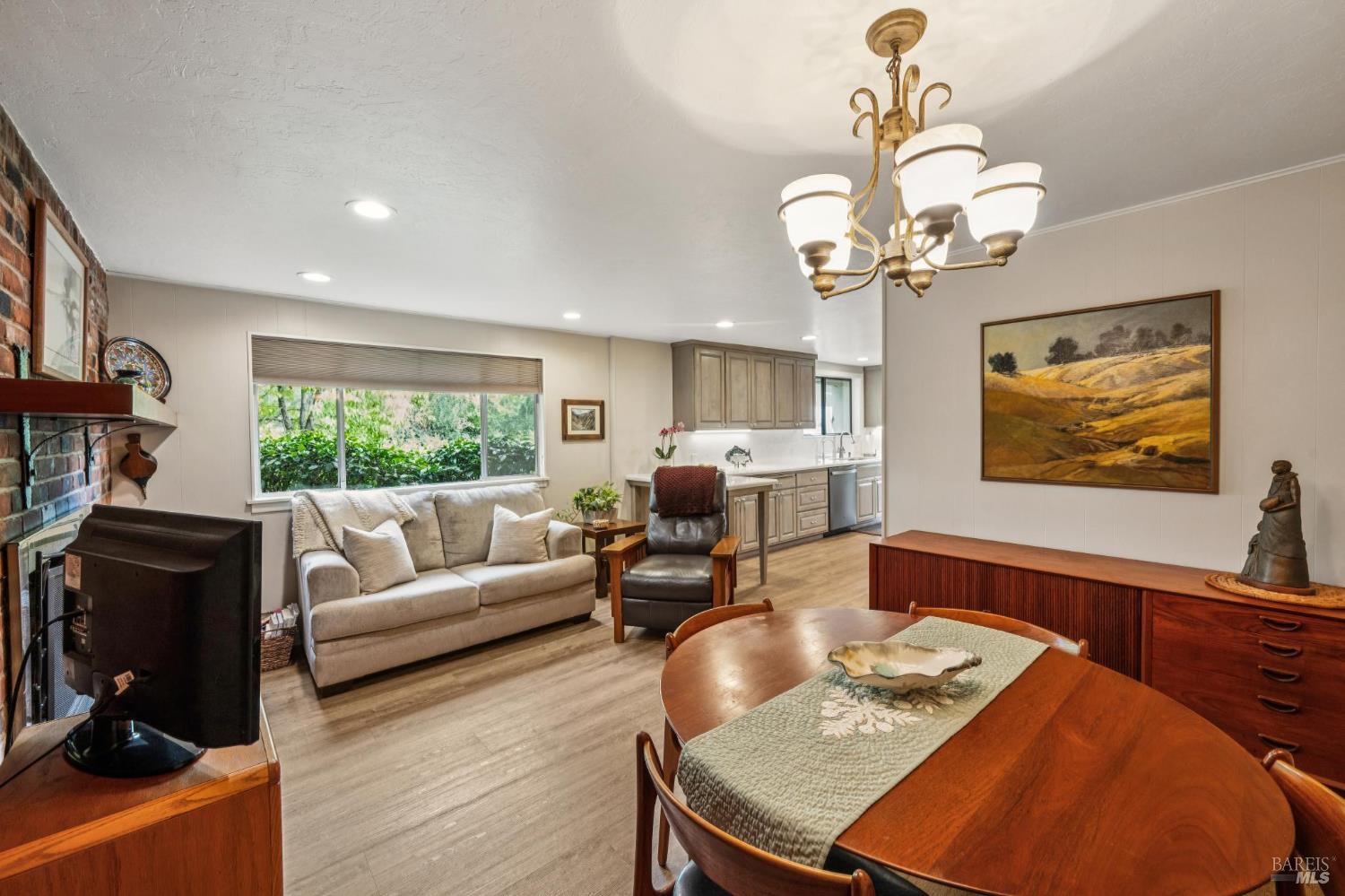 Detail Gallery Image 17 of 63 For 9760 Willow Ave, Cotati,  CA 94931 - 6 Beds | 4 Baths