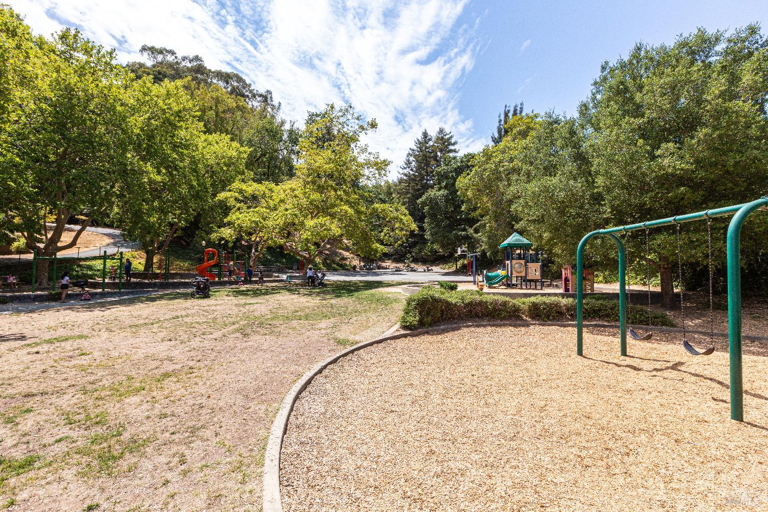 Detail Gallery Image 16 of 21 For 19 Tarrant Ct, San Rafael,  CA 94903 - 3 Beds | 2 Baths