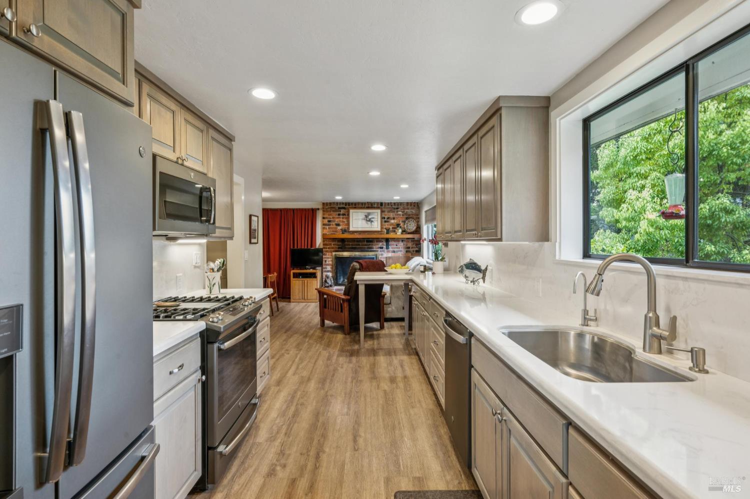 Detail Gallery Image 13 of 63 For 9760 Willow Ave, Cotati,  CA 94931 - 6 Beds | 4 Baths