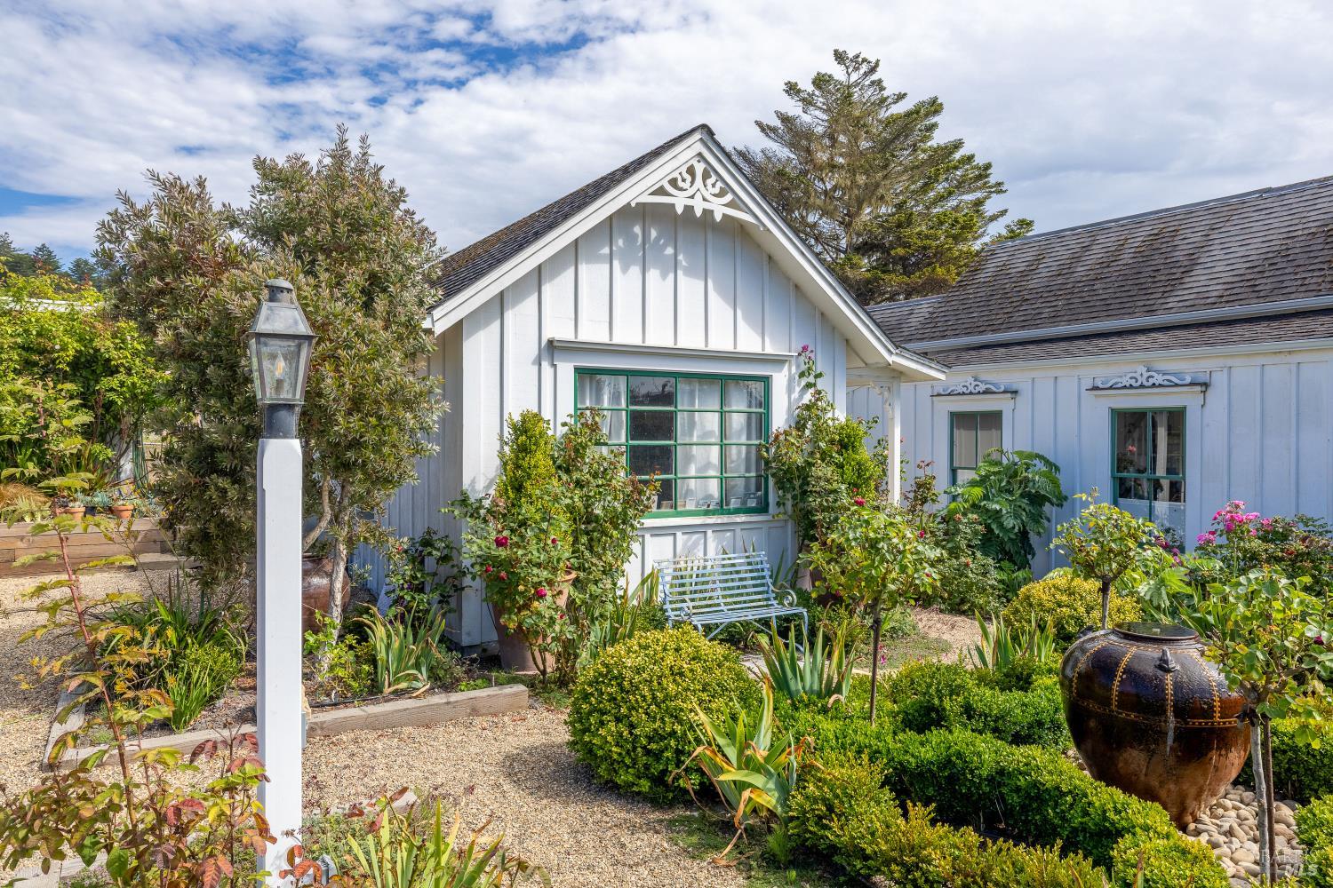 Detail Gallery Image 17 of 28 For 10501 Evergreen St, Mendocino,  CA 95460 - 2 Beds | 1 Baths