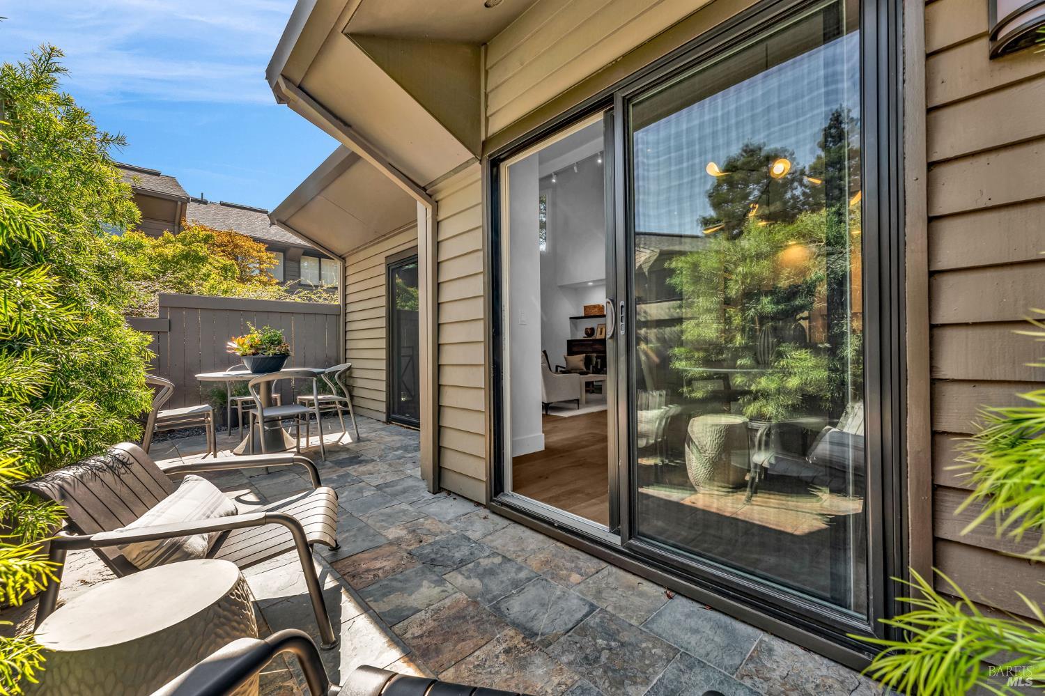 Detail Gallery Image 34 of 47 For 33 Willow Ln, Sausalito,  CA 94965 - 2 Beds | 2 Baths