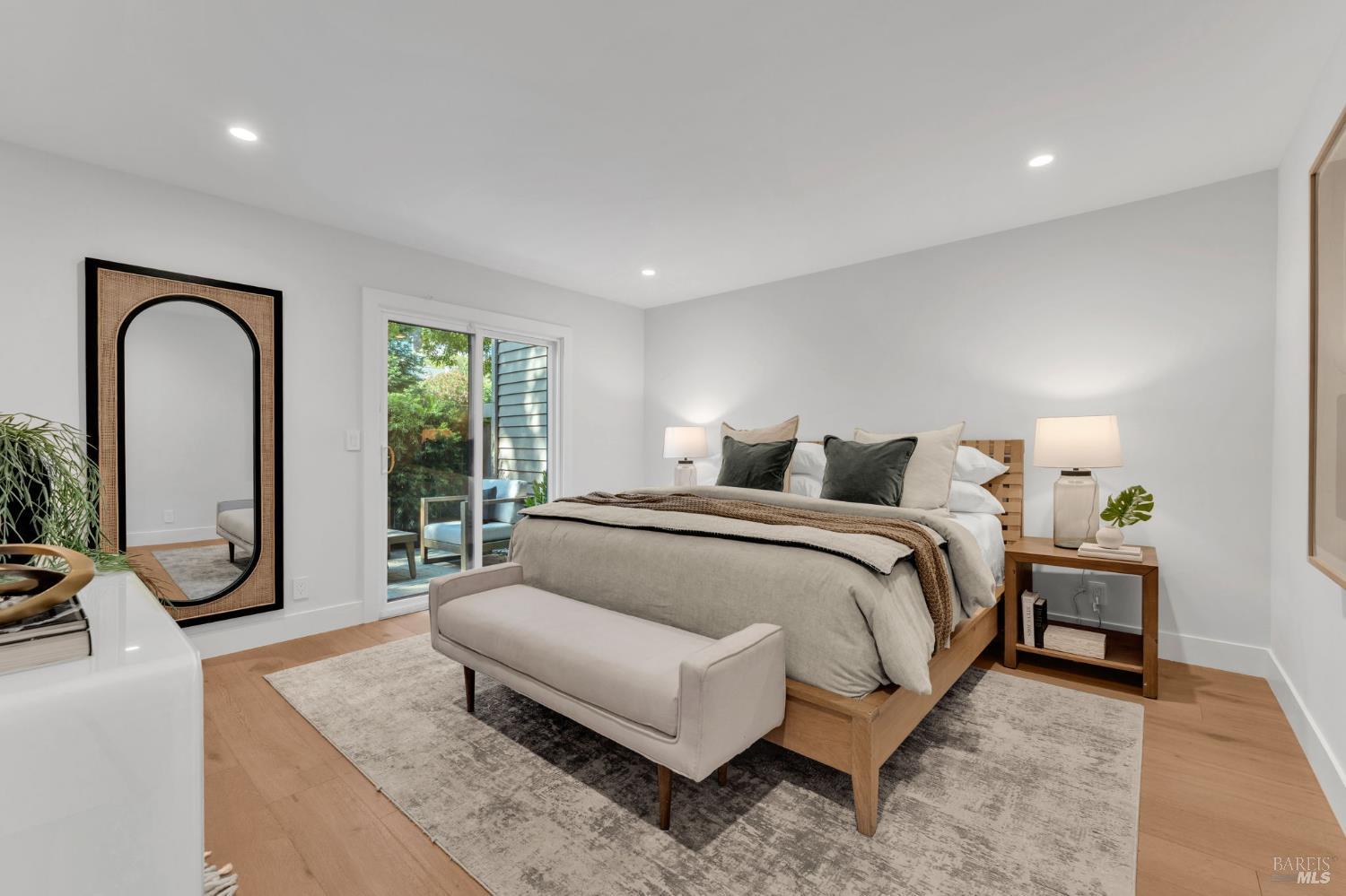 Detail Gallery Image 18 of 47 For 33 Willow Ln, Sausalito,  CA 94965 - 2 Beds | 2 Baths