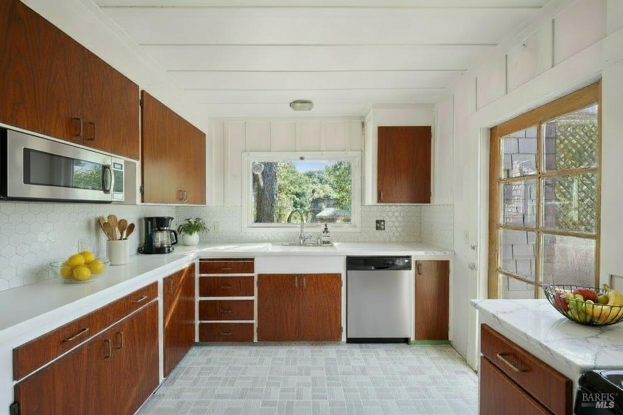 Detail Gallery Image 29 of 89 For 50 Dundee Way, Inverness,  CA 94937 - 6 Beds | 3/1 Baths