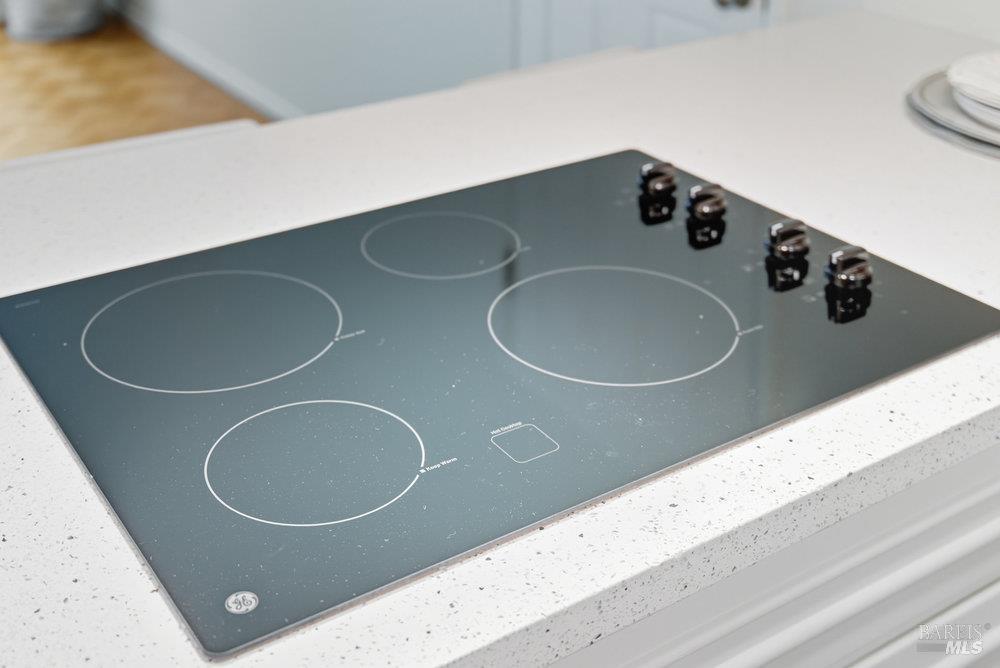 Detail Gallery Image 18 of 36 For 934 Las Pavadas Ave, San Rafael,  CA 94903 - 3 Beds | 2 Baths