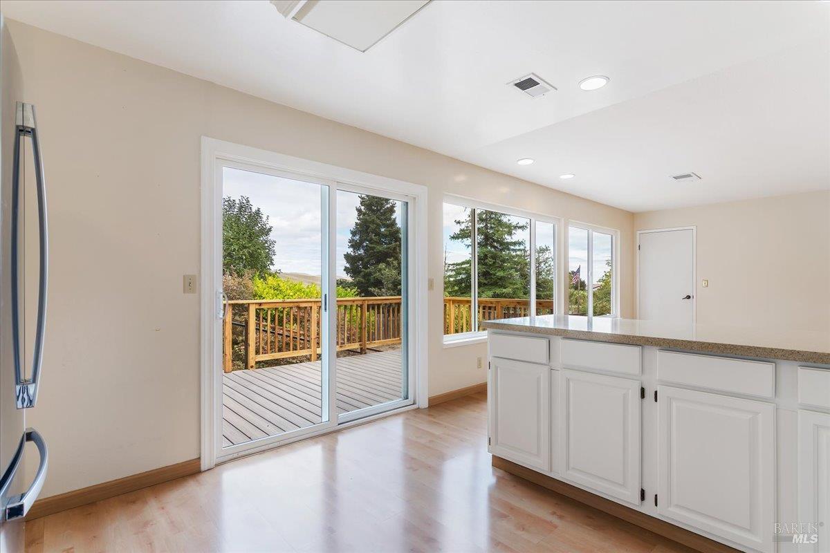 Detail Gallery Image 15 of 29 For 263 Carlisle Way, Benicia,  CA 94510 - 4 Beds | 2/1 Baths